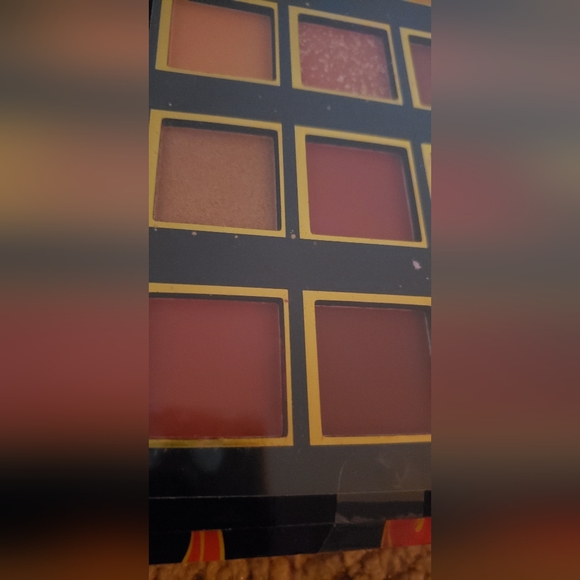 š„Flamin' HOT Cheetos Eyeshadow Palette 12 Shade LIMITED EDITIONš„ - Picture 6 of 15